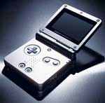 Nintendo presenta il GameBoy Advance SP: l’evoluzione della console portatile