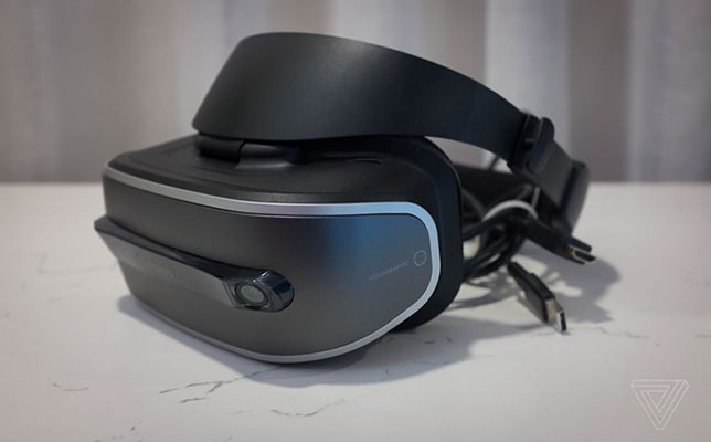 Il casco da realtà virtuale di Lenovo